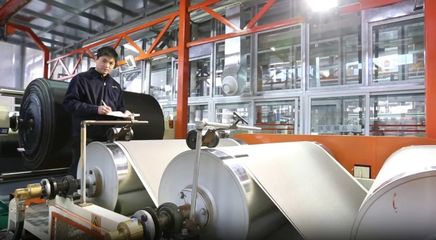 無溶劑聚氨酯復合材料生產線。肥西縣委宣傳部供圖